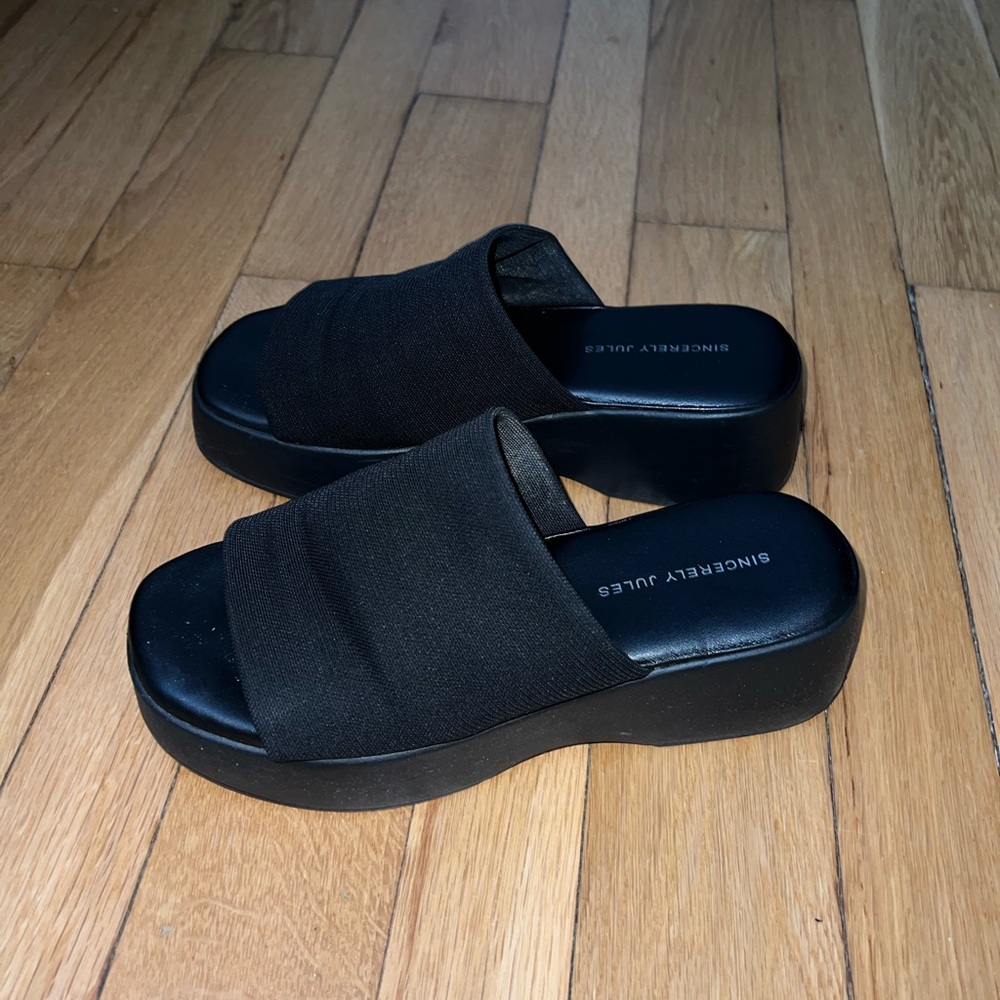 Black chunky sandal